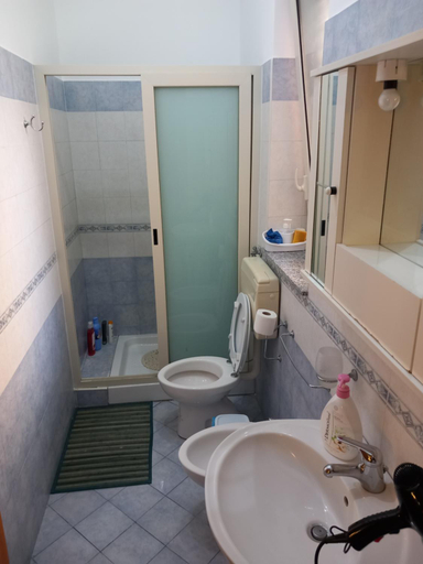 Bathroom 3, The little house on the sea, Messina