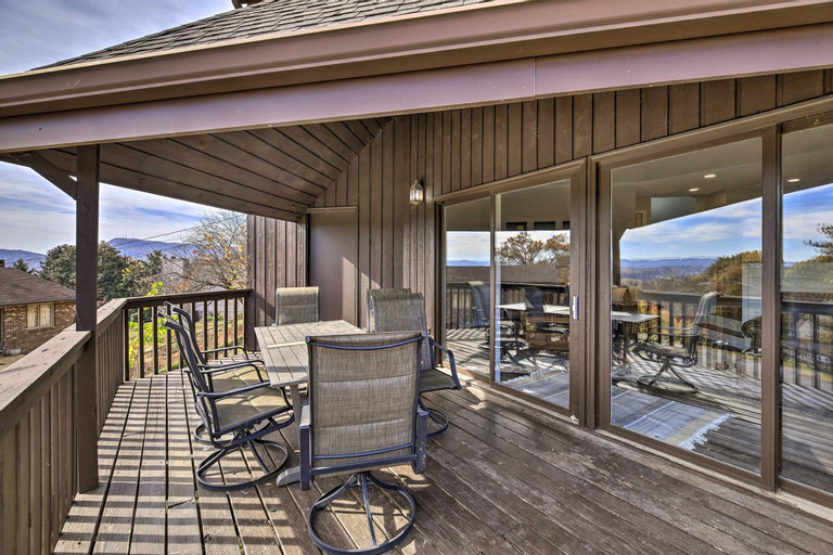 4, Updated Kingsport Home with Deck and Mtn Views!, Sullivan