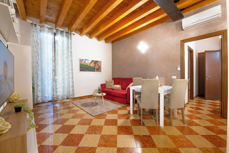 Others 4, Arena Suite Mazzini, Verona