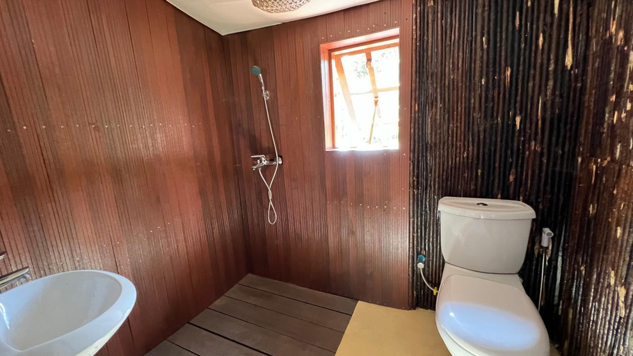 Bathroom 3, TSIAZOMPANIRY ISLAND LODGE, Analamanga