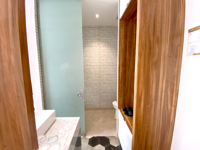Bathroom 24