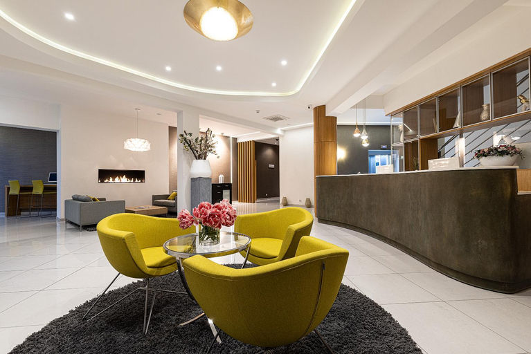 Public Area, Hotel Meridian, Puck