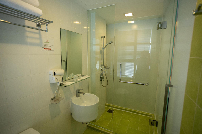 Bathroom 13