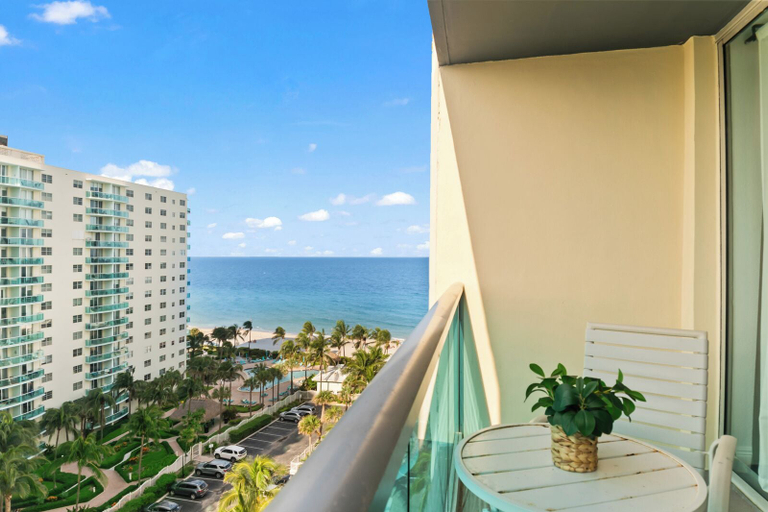 Others 4, Ocean Peace of Mind - Beachfront Condo With Pool & Gym, Broward
