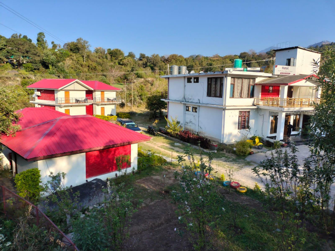 Exterior & Views