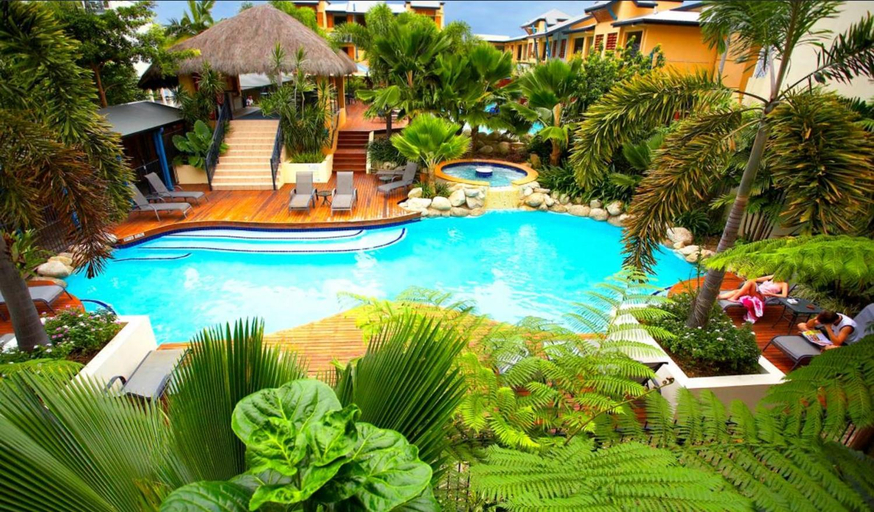 Others 2, Magnificent 2 bed unit in heart of Port Douglas, Douglas