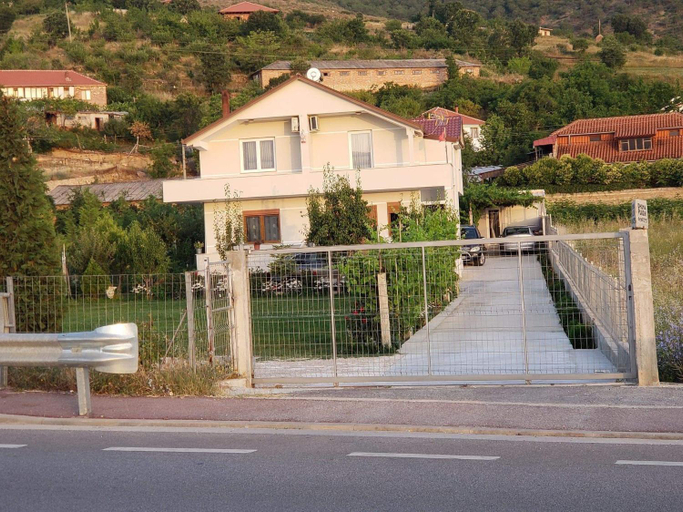 Exterior 3