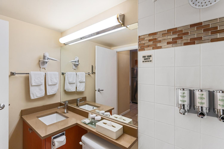 Bathroom 4, Executive Hotel Vancouver Airport, Greater Vancouver