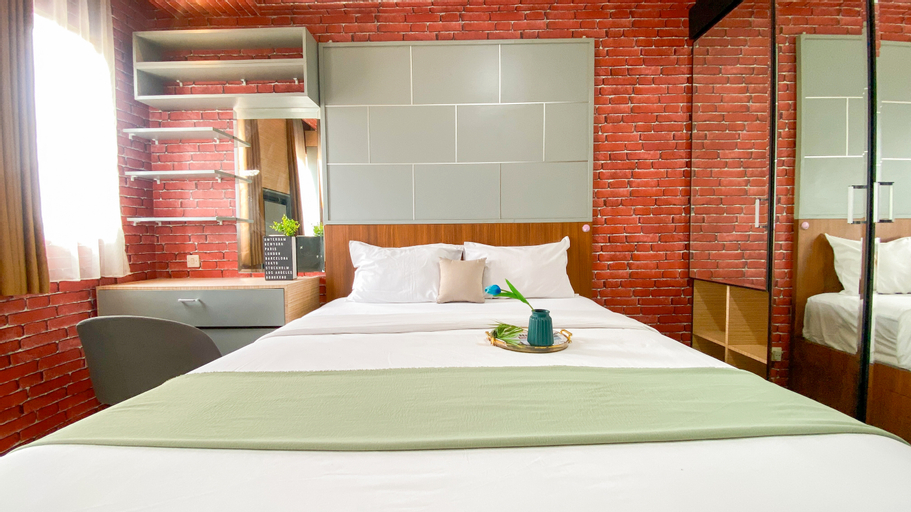 Strategic and Comfy Studio Apartment at Signature Park Grande By Travelio, East Jakarta