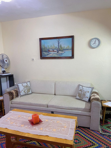 Others 5, Mollys apartment 1, Pogradecit