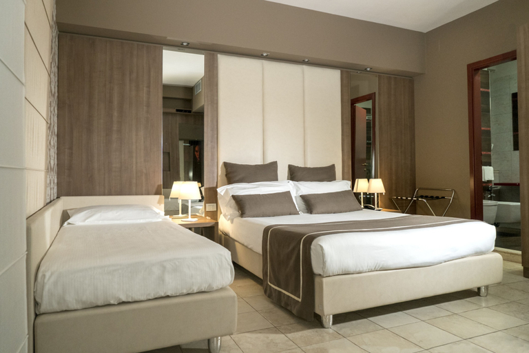Bedroom 4, Hotel Lafayette, Bari