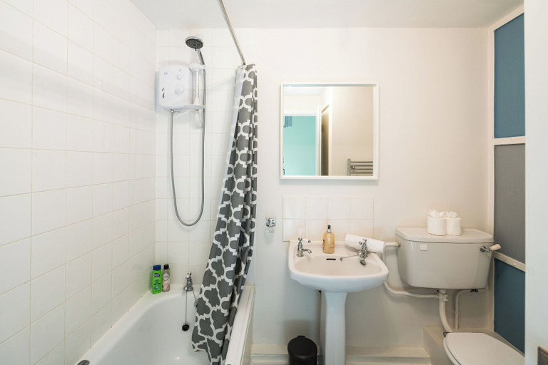 Bathroom 2, Fantastic Stay In Canary Wharf 2 Bedroom, London