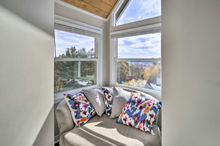 1, Updated Kingsport Home with Deck and Mtn Views!, Sullivan
