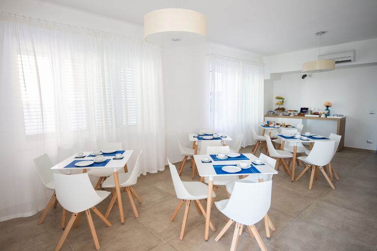 Food & Drinks 5, Karma Resort, Messina