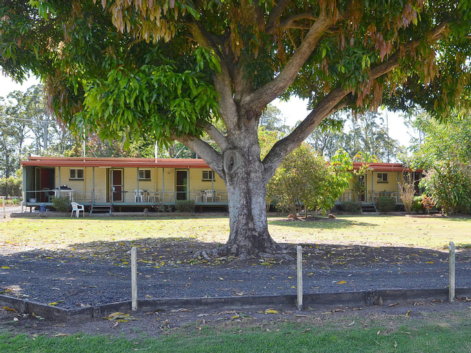 Beerwah Glasshouse Motel, Caloundra - Rail Corridor