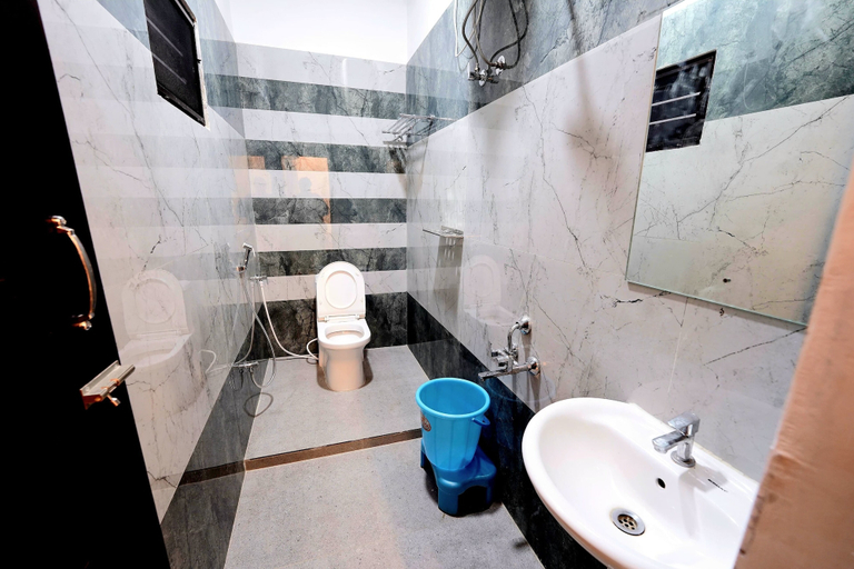 Bathroom 4, MM COMFORT INN, Puducherry