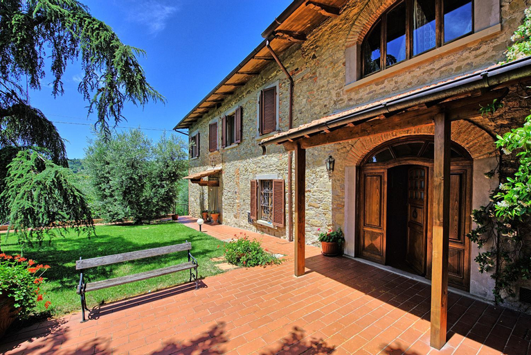 Villa Lorena by PosarelliVillas, Arezzo