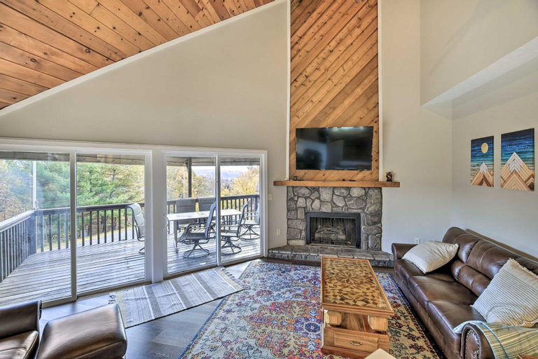 5, Updated Kingsport Home with Deck and Mtn Views!, Sullivan