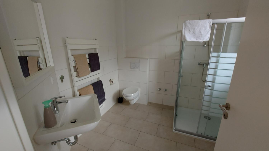Others 5, Unterkunft Hugo-Steinfeld-Straße 1 Gebaude rechts, Uelzen
