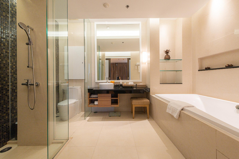 Bathroom 13