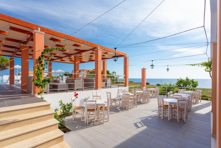 Others 5, Maria Beach House: Large Private Pool, Walk to Beach, Sea Views, A/C, WiFi , Ionian Islands