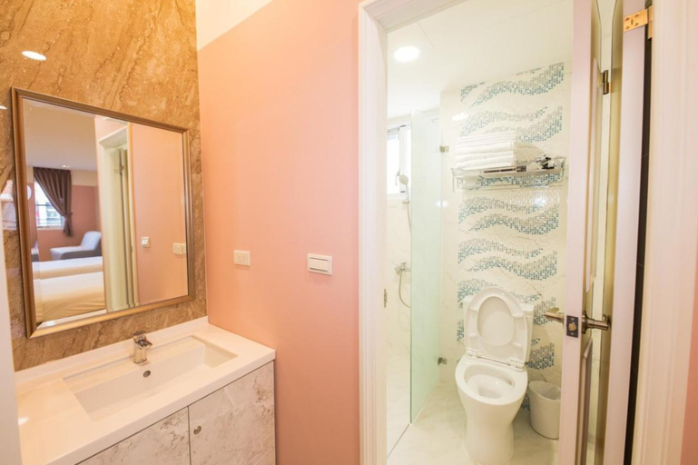 Bathroom 3, SMilE WAVE, Pingtung