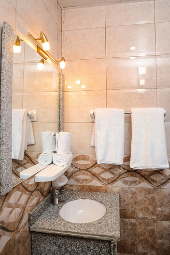 Bathroom 4, South Gate Hotel Apartment, Addis Abeba