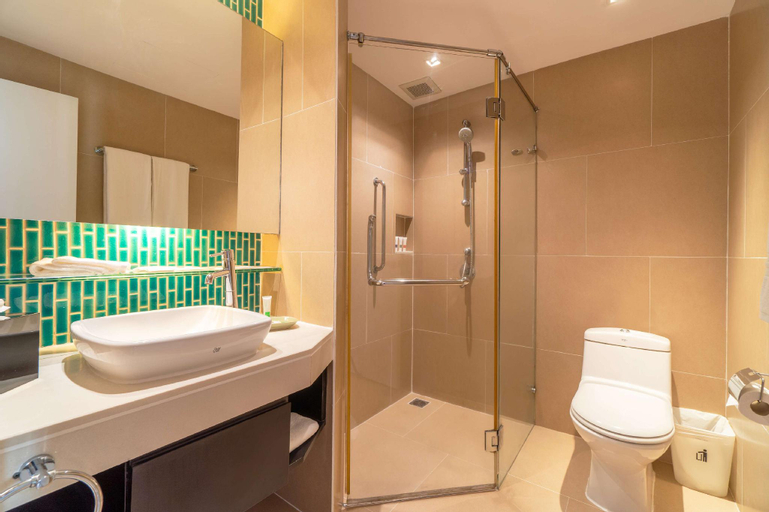 Bathroom 18