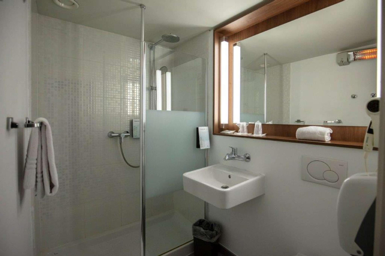 Bathroom 4