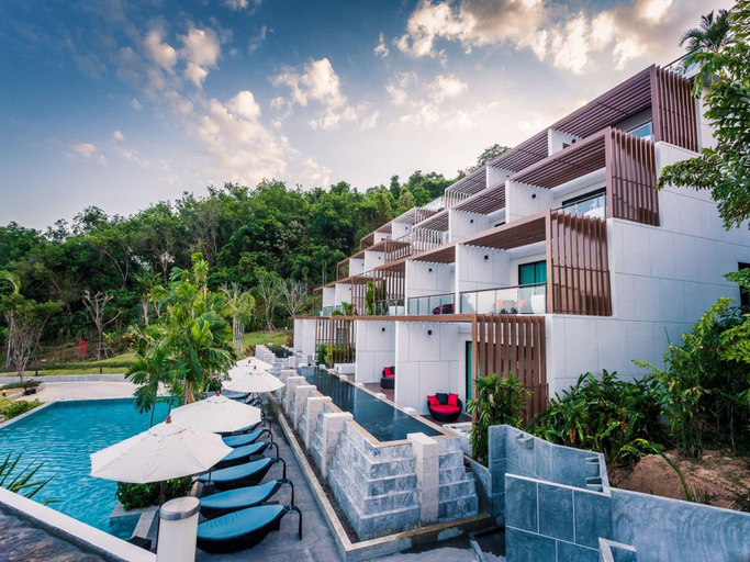 Exterior 1