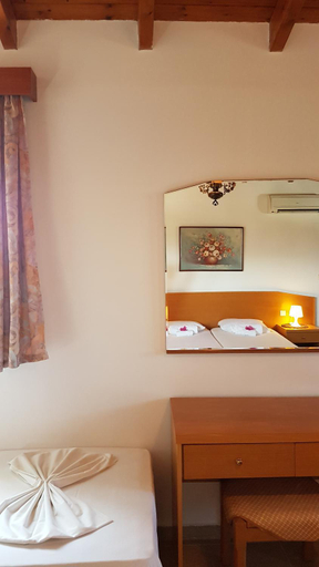 Bedroom, Paul's Garden Studios, South Aegean