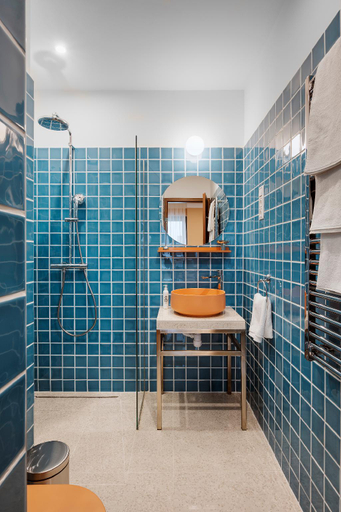 Bathroom 4, SWU Magazine Rooms, Budapesti