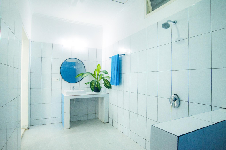 Bathroom 11