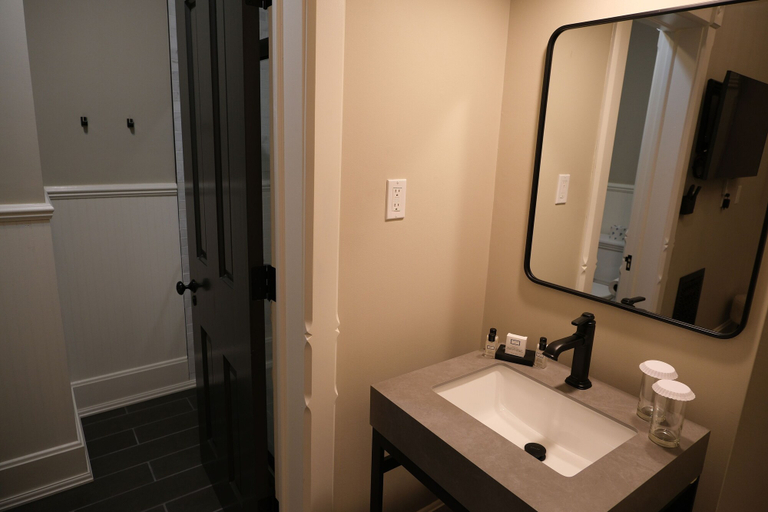 Bathroom 3, Mon Bijou, Waukesha