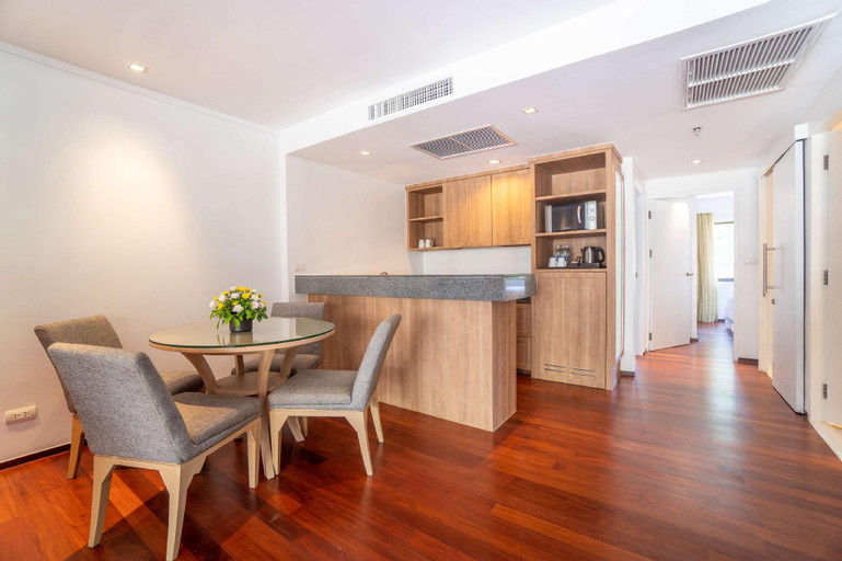 Dining Room 8