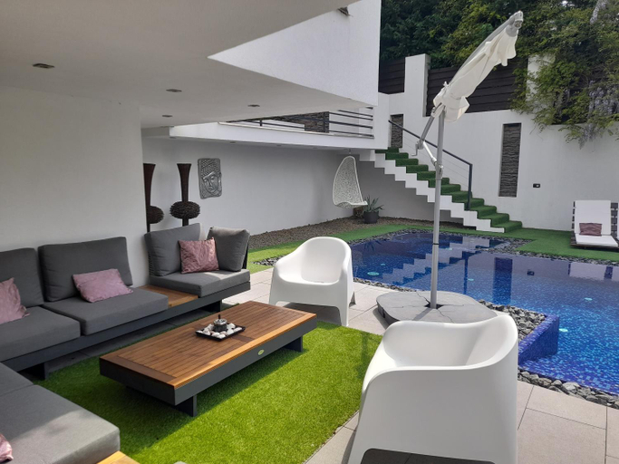 Others 3, Private Family Villa, Érd