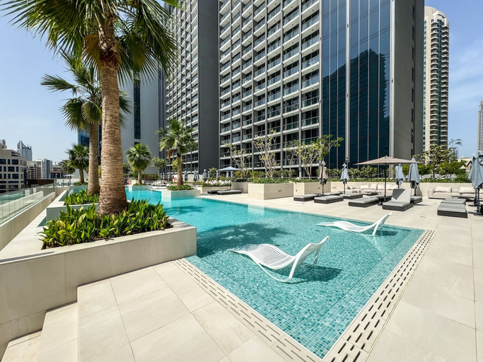 Sport & Beauty 4, High Floor Burj Khalifa View Apartment, Dubai