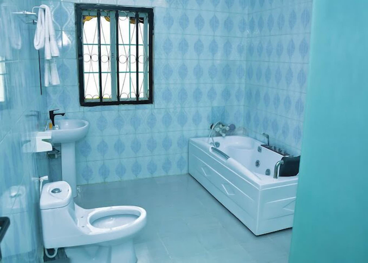 Bathroom 4, Quarter House Hotel, Fagge
