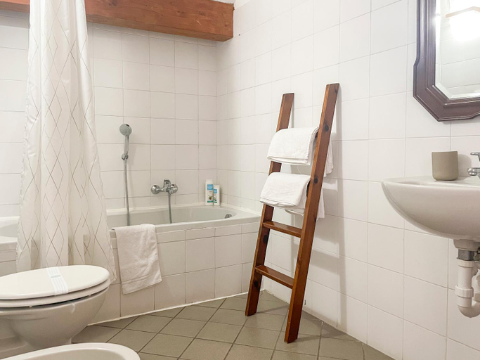 Bathroom 2, Palazzo Oddo Camere in palazzo storico nel centro di Albenga, Savona