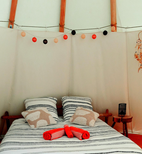 Bedroom 2, Le tipi a Marie, deconnectez- vous !!!, Tarn