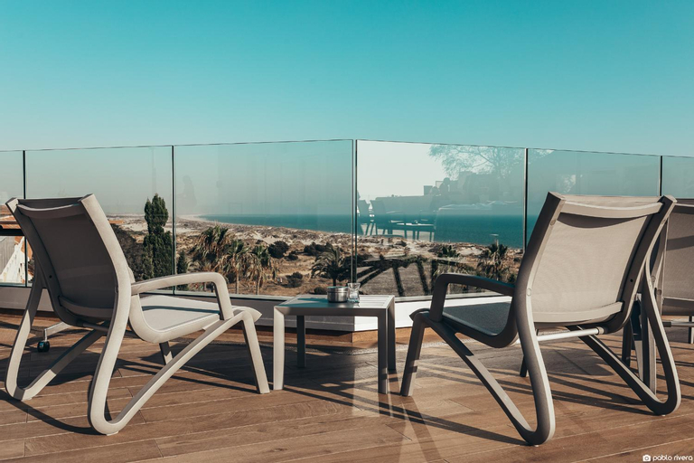 Exterior & Views 27