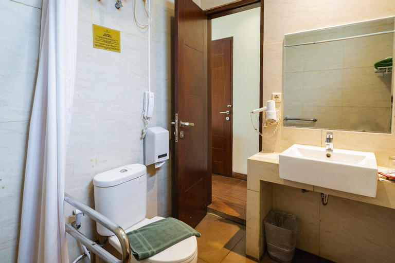 Bathroom 12