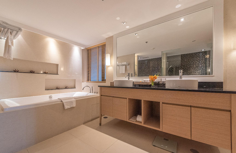 Bathroom 14