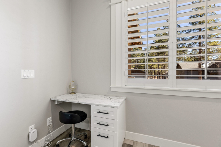 Bathroom 3, Breton 3346 Flagstaff, Coconino