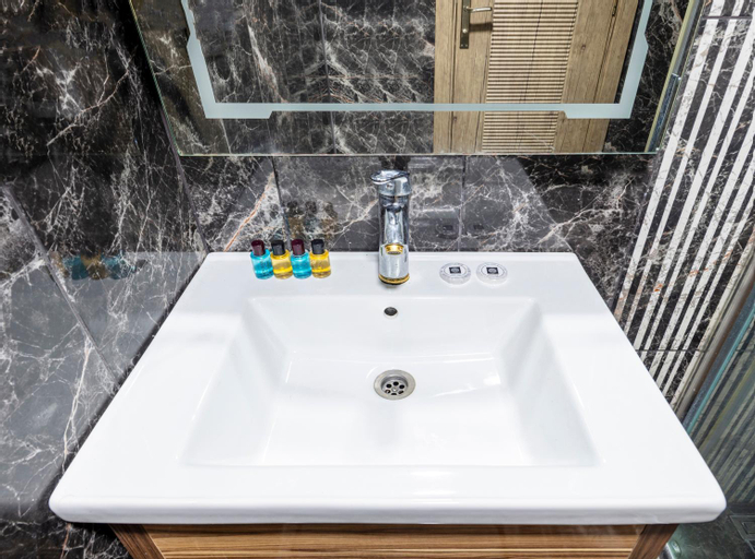Bathroom 16