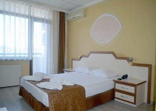 Bedroom 3, Ayvalık Palas Hotel, Ayvalık