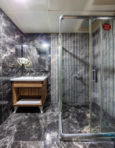 Bathroom 10