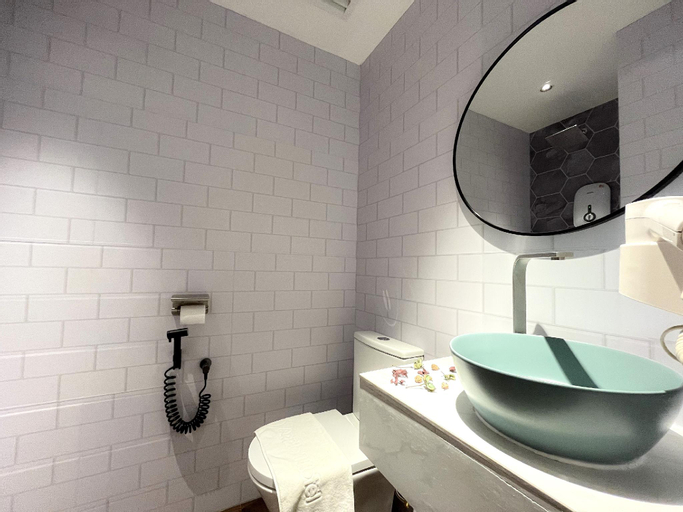 Bathroom 27