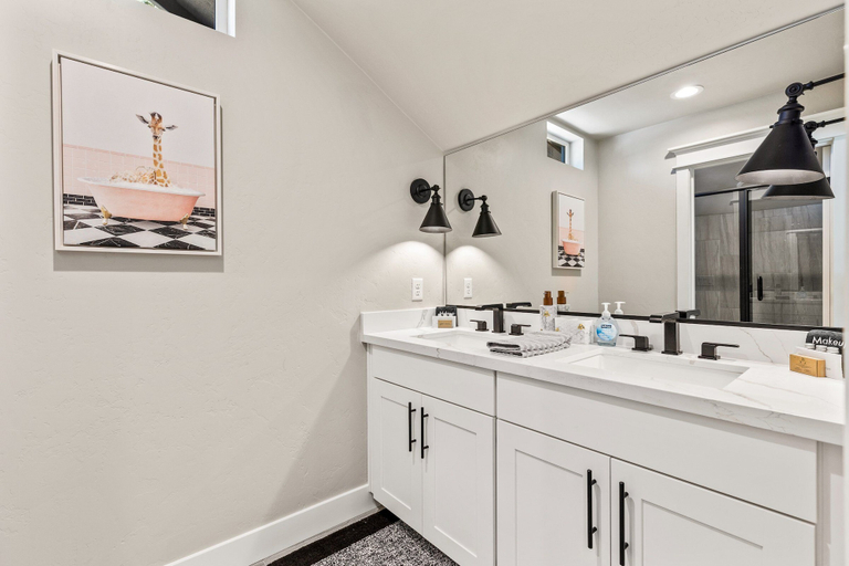 Bathroom 3, Breton 3346 Flagstaff, Coconino