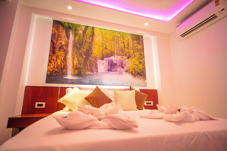 Bedroom 4, J60 Suites, Delhi